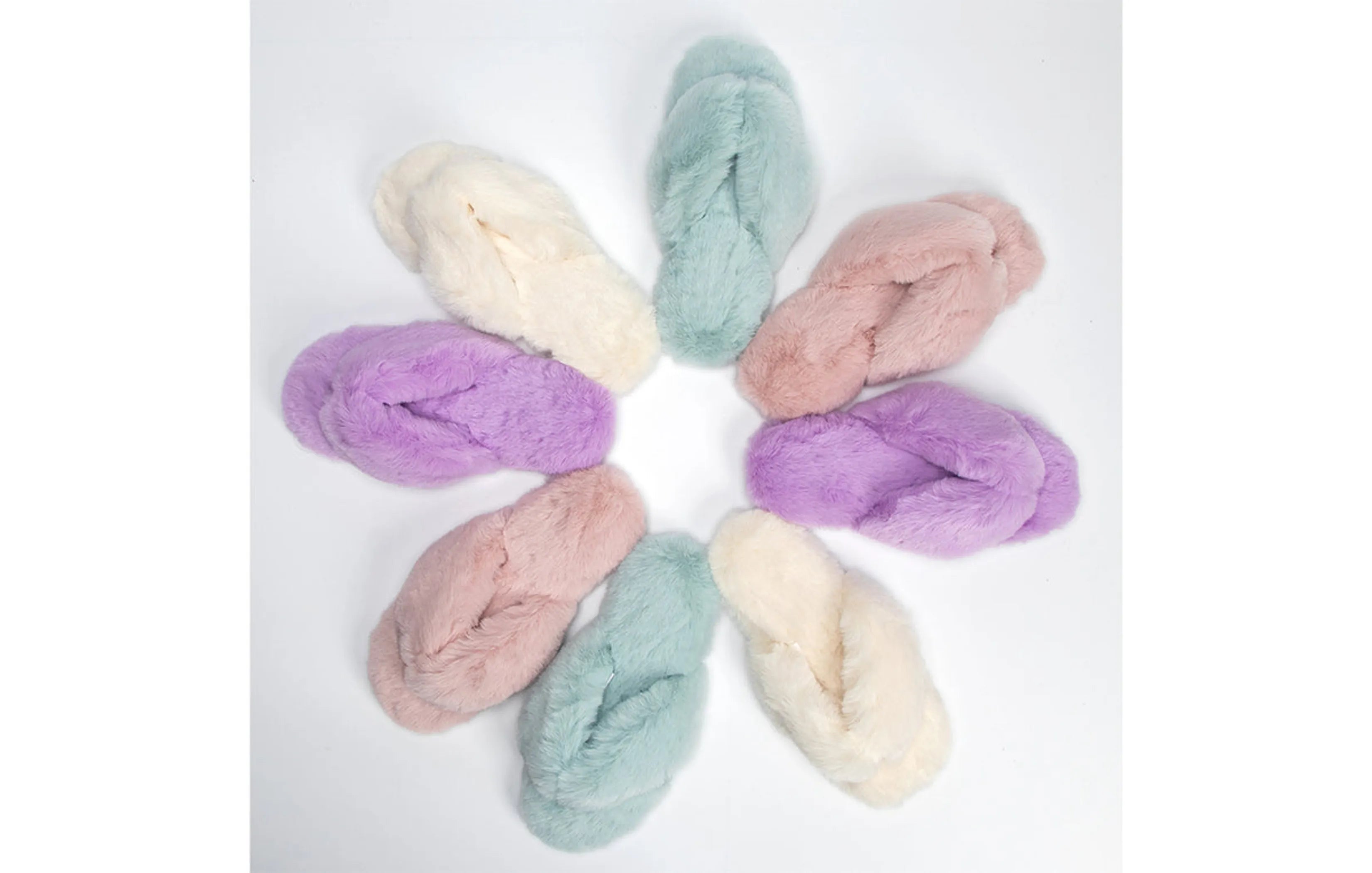 Women's Indoor Cute Plush With Contrast Trimming House Slipper